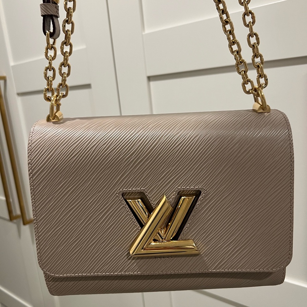 Louis Vuitton TWIST MM Epi Leather | greige ~ tan